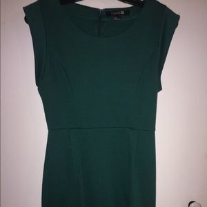 Simple green dress 👗🎀